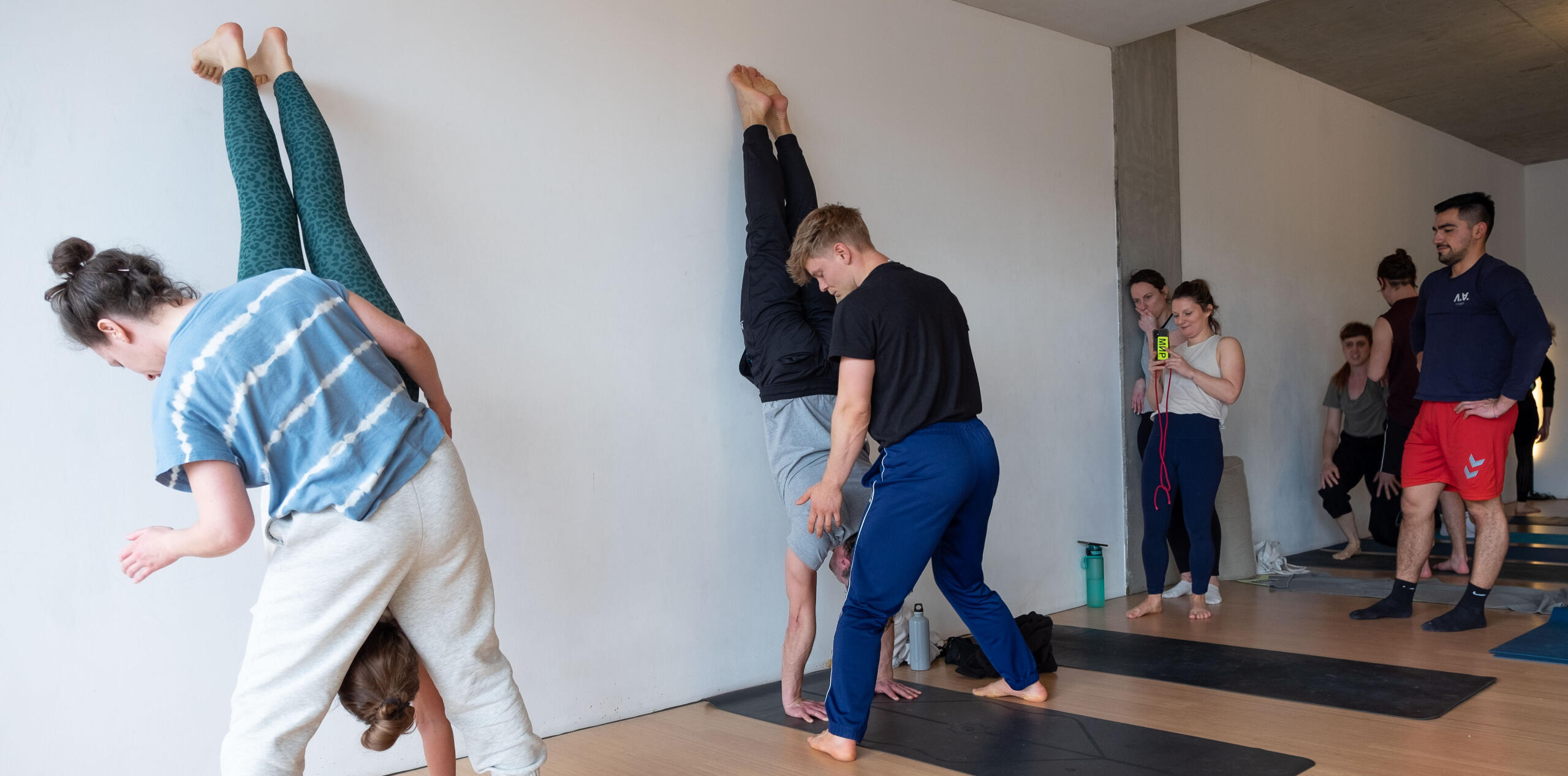 Header Image Workshops Lukas in the middle with others